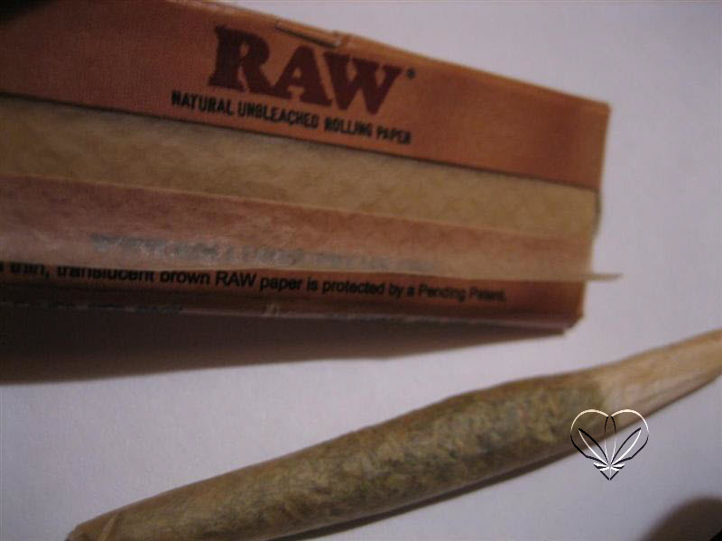 raw-rolling-paper.jpg